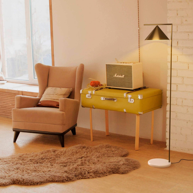 Ålesund Floor Lamp – Marble Base with Gold Finish - Image 2
